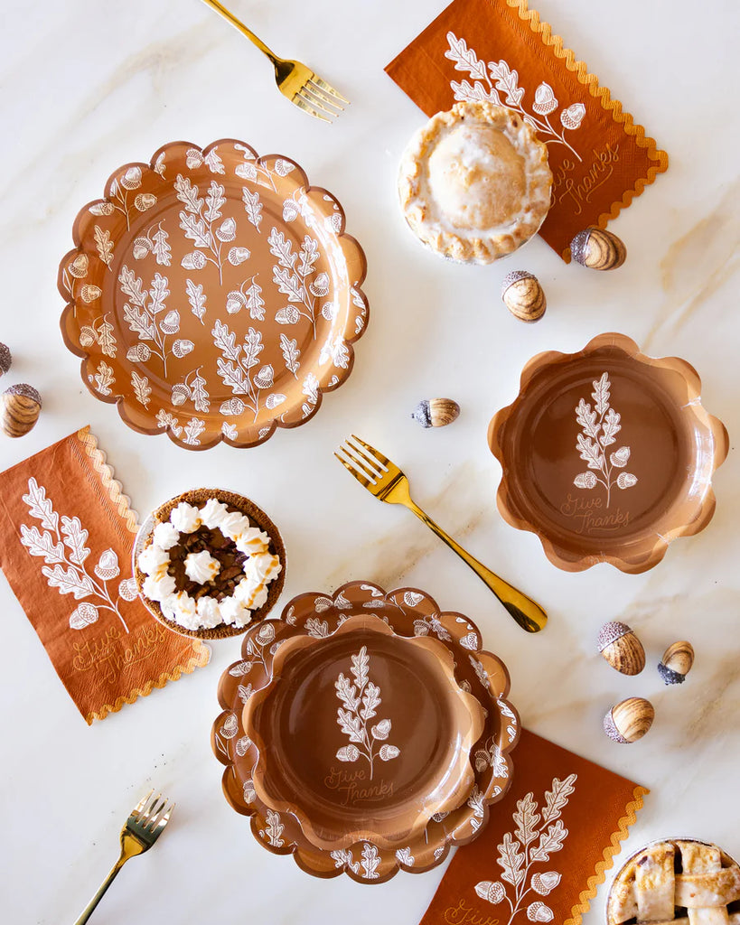 Acorn Scalloped Circle Paper Plate